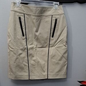 Ann Taylor Cream Pencil Skirt with Black Zippers Size 4